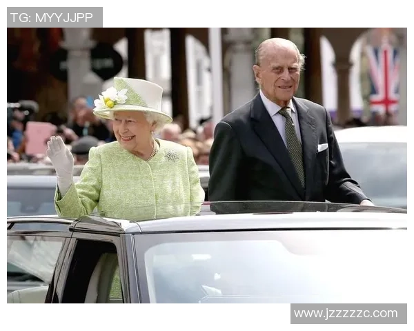 足球球星与伴侣甜蜜合影曝光夫妻档携手走过人生新阶段 足球球星与伴侣甜蜜合影曝光夫妻档携手走过人生新阶段